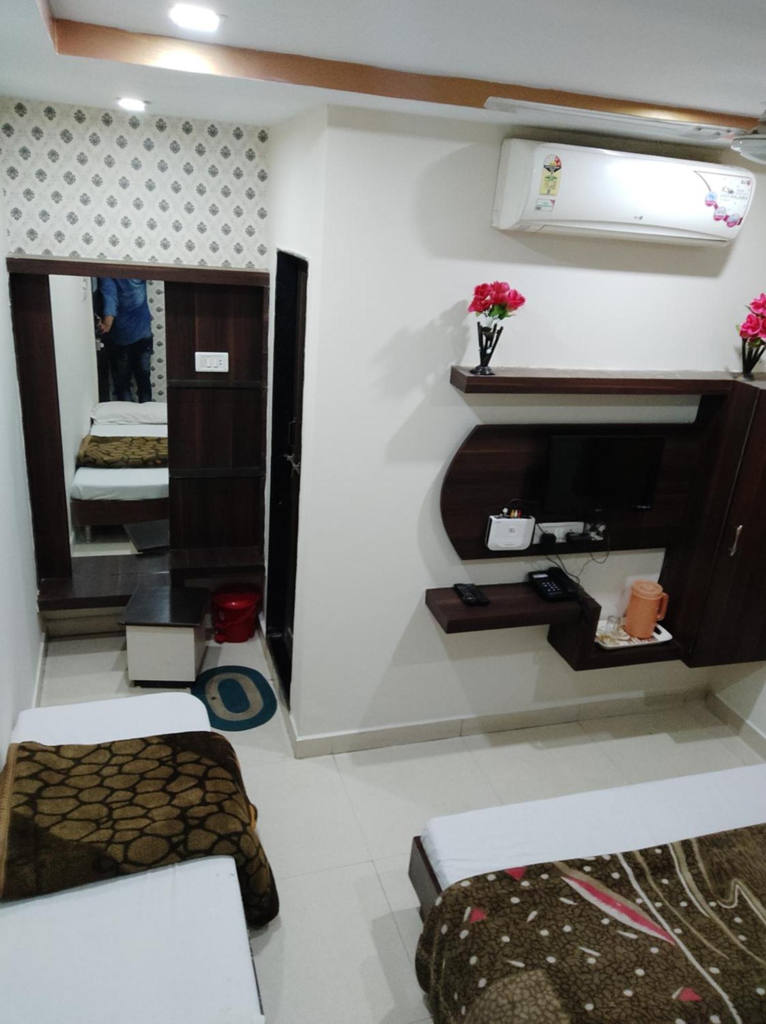 Hotel Vrandavan Palace Near Mahakal Temple Ujjain Εξωτερικό φωτογραφία