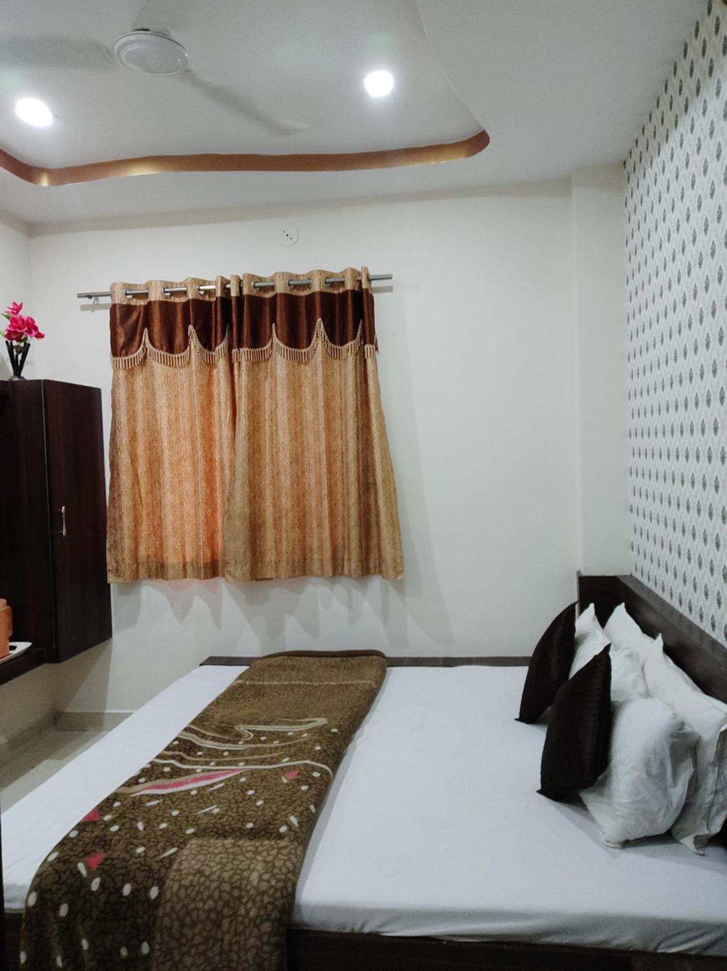 Hotel Vrandavan Palace Near Mahakal Temple Ujjain Εξωτερικό φωτογραφία