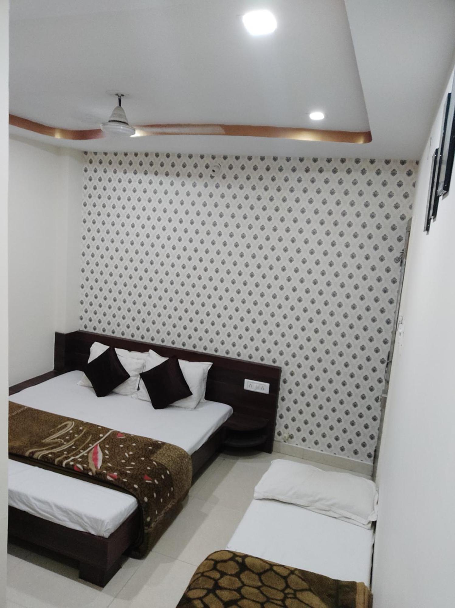 Hotel Vrandavan Palace Near Mahakal Temple Ujjain Εξωτερικό φωτογραφία