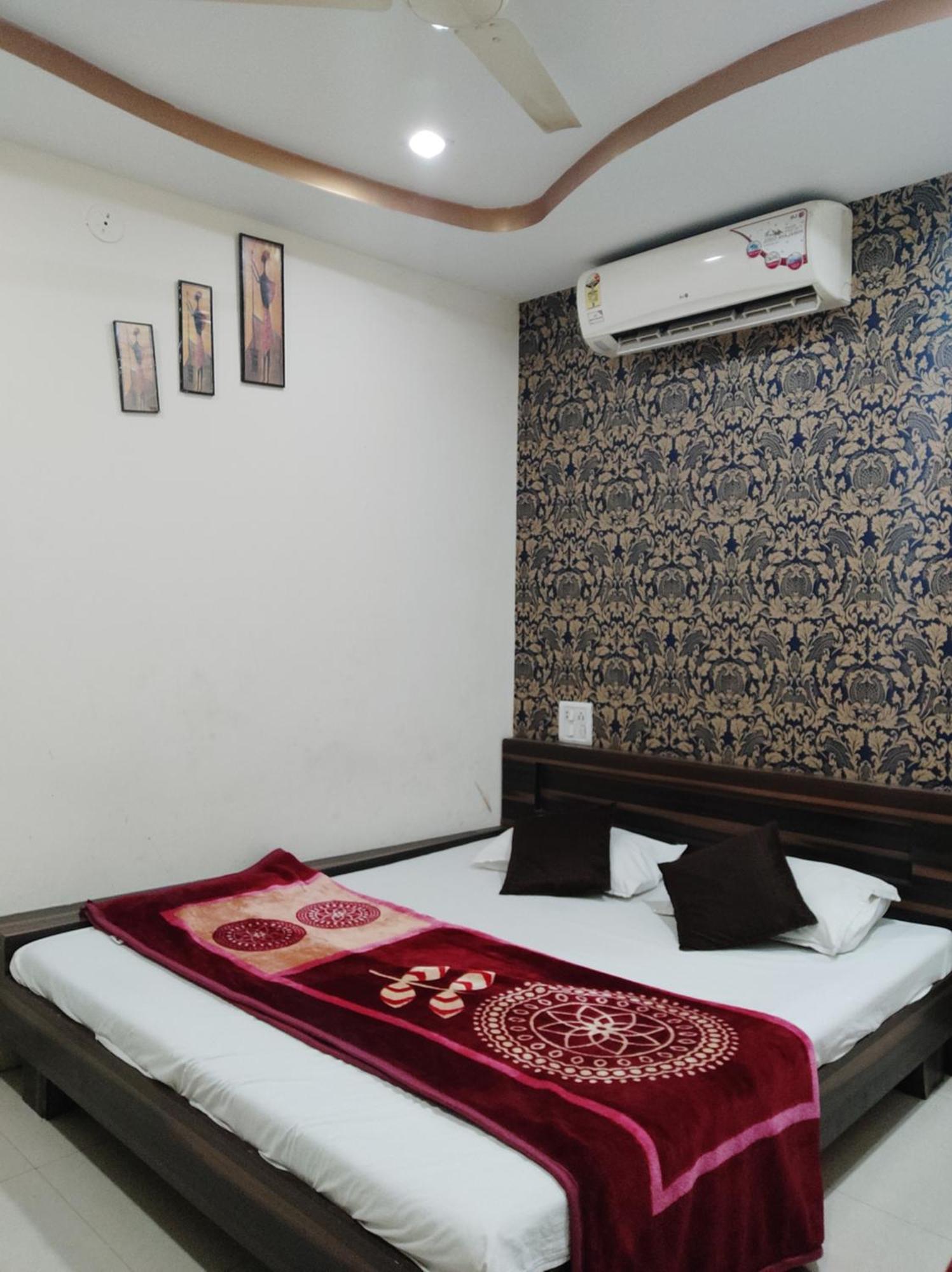 Hotel Vrandavan Palace Near Mahakal Temple Ujjain Εξωτερικό φωτογραφία