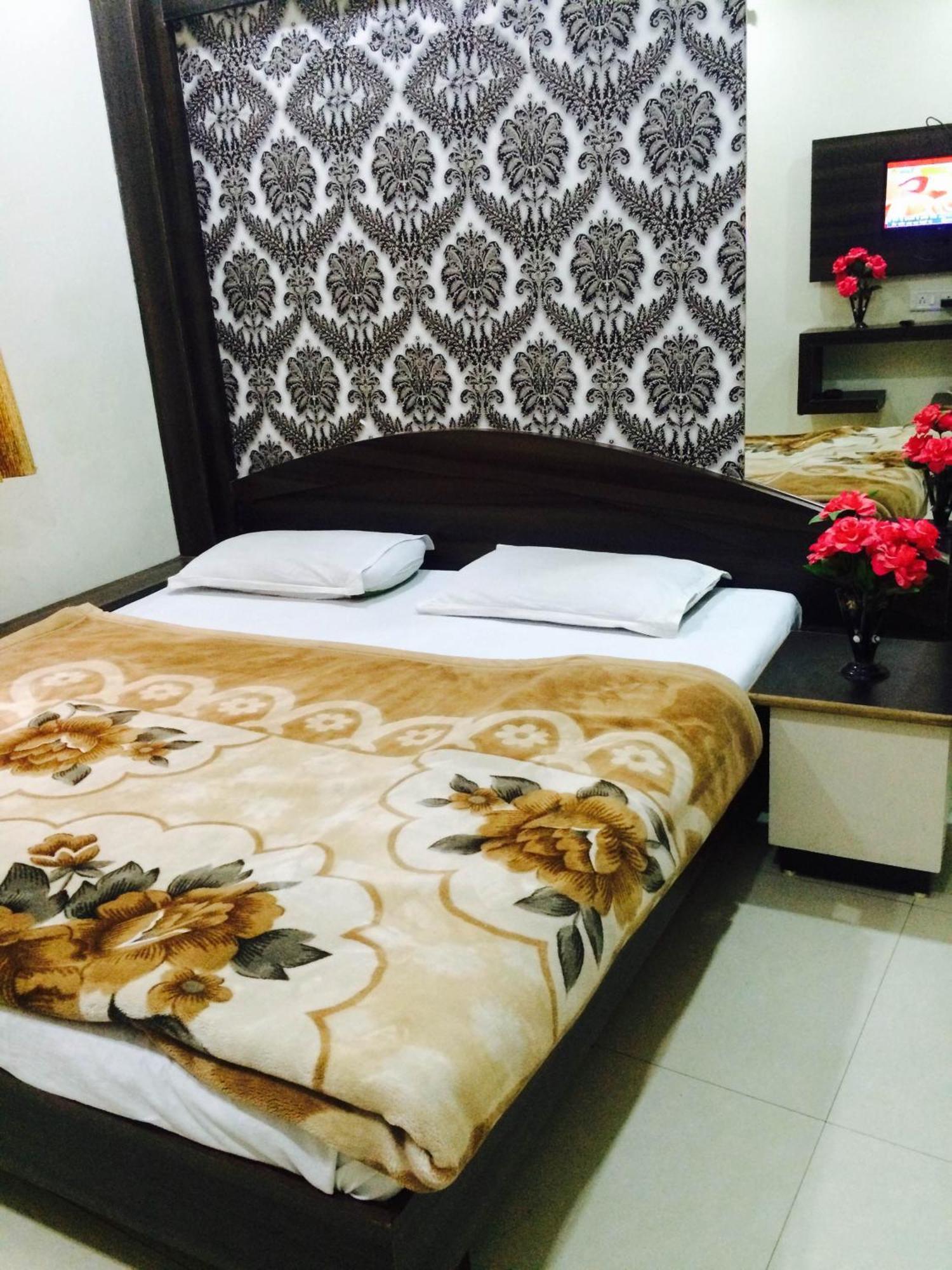 Hotel Vrandavan Palace Near Mahakal Temple Ujjain Εξωτερικό φωτογραφία