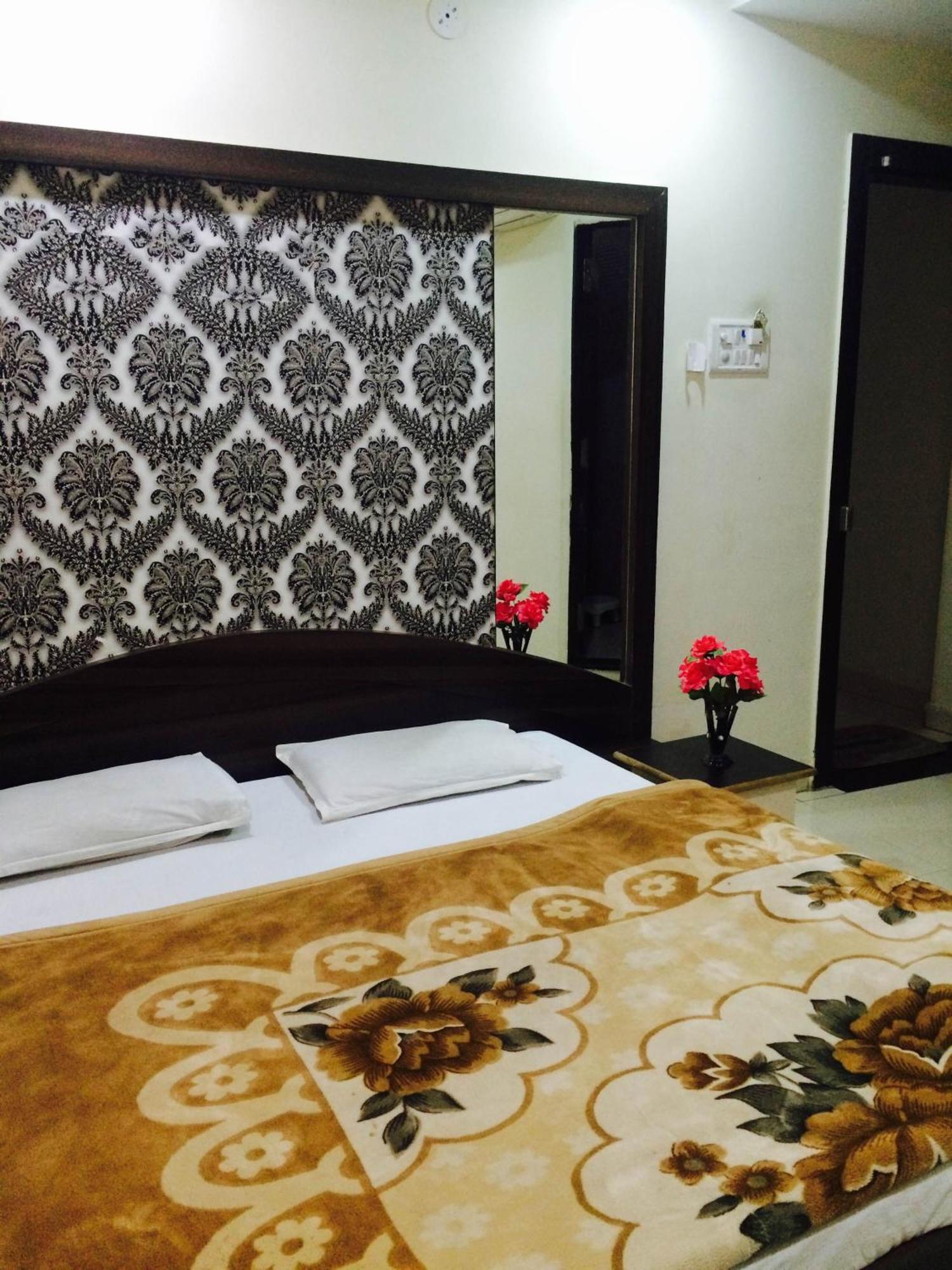 Hotel Vrandavan Palace Near Mahakal Temple Ujjain Εξωτερικό φωτογραφία
