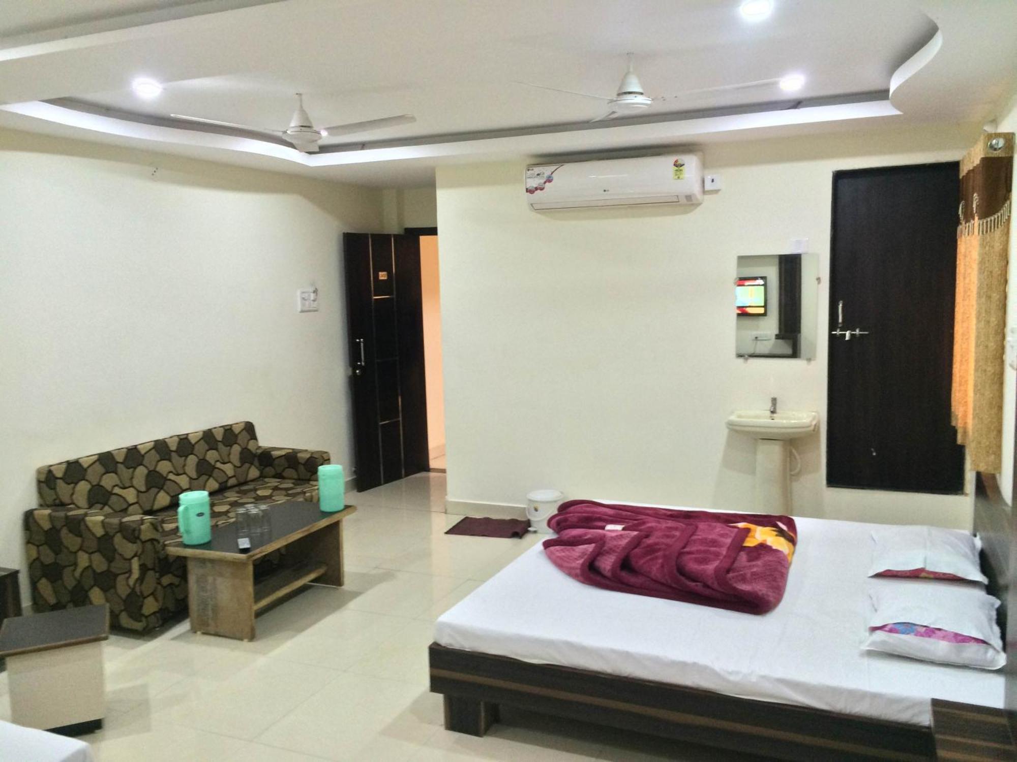 Hotel Vrandavan Palace Near Mahakal Temple Ujjain Εξωτερικό φωτογραφία