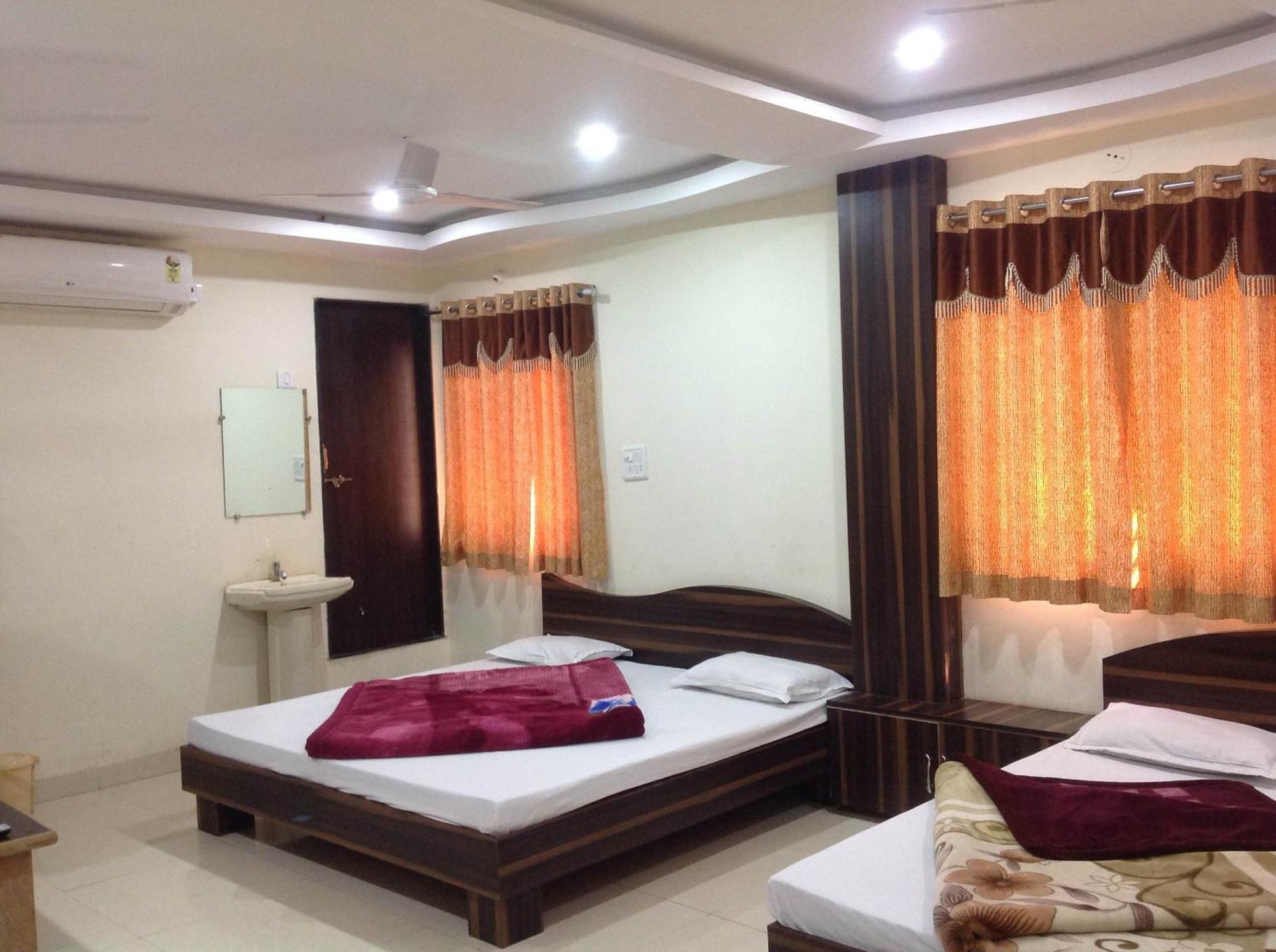Hotel Vrandavan Palace Near Mahakal Temple Ujjain Εξωτερικό φωτογραφία