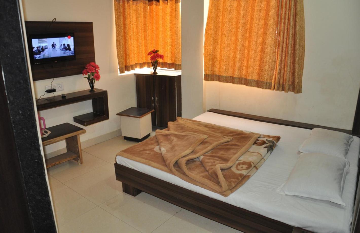 Hotel Vrandavan Palace Near Mahakal Temple Ujjain Εξωτερικό φωτογραφία