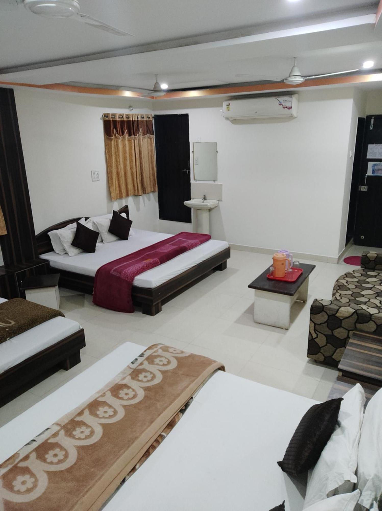 Hotel Vrandavan Palace Near Mahakal Temple Ujjain Εξωτερικό φωτογραφία