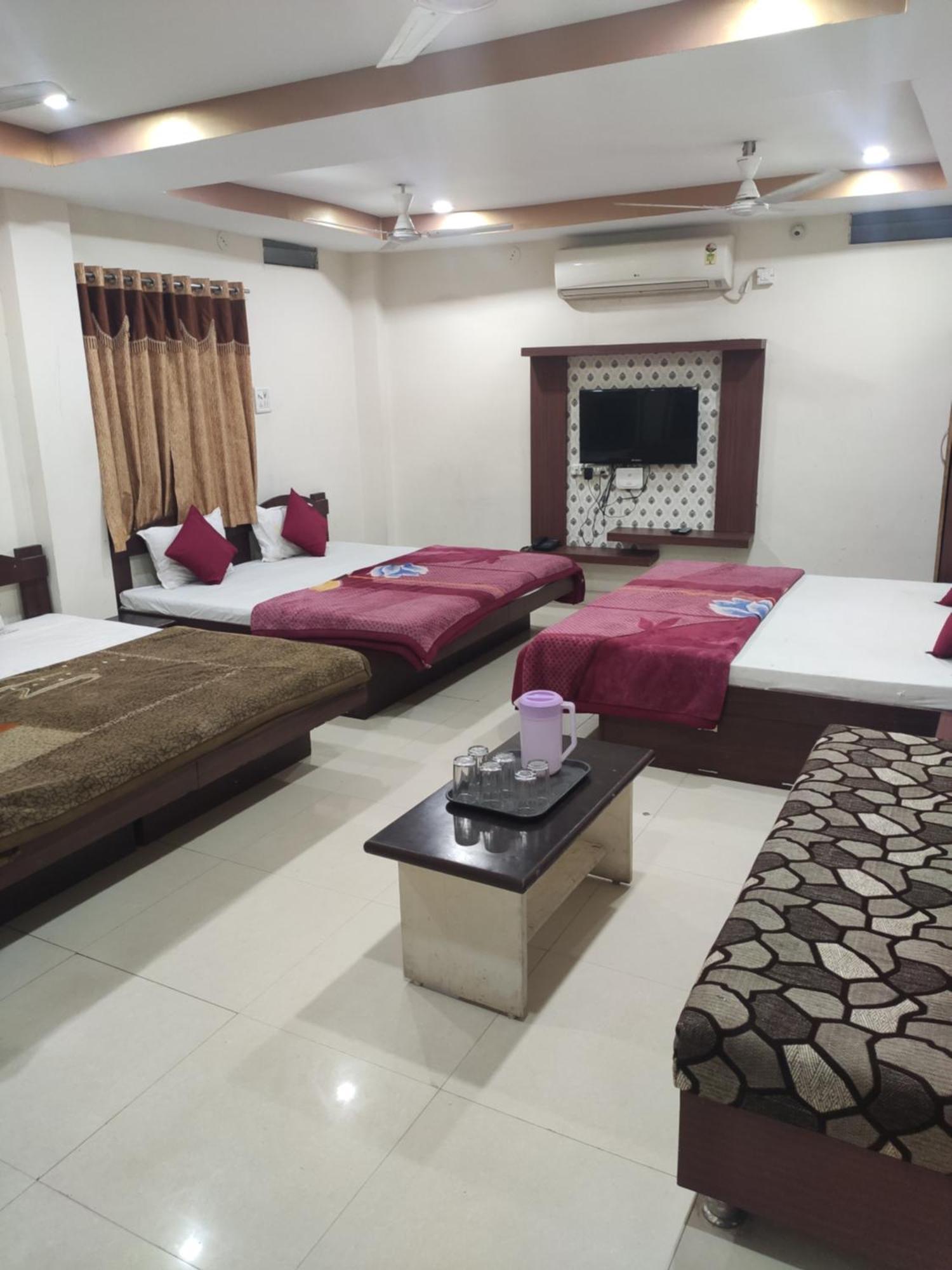 Hotel Vrandavan Palace Near Mahakal Temple Ujjain Εξωτερικό φωτογραφία