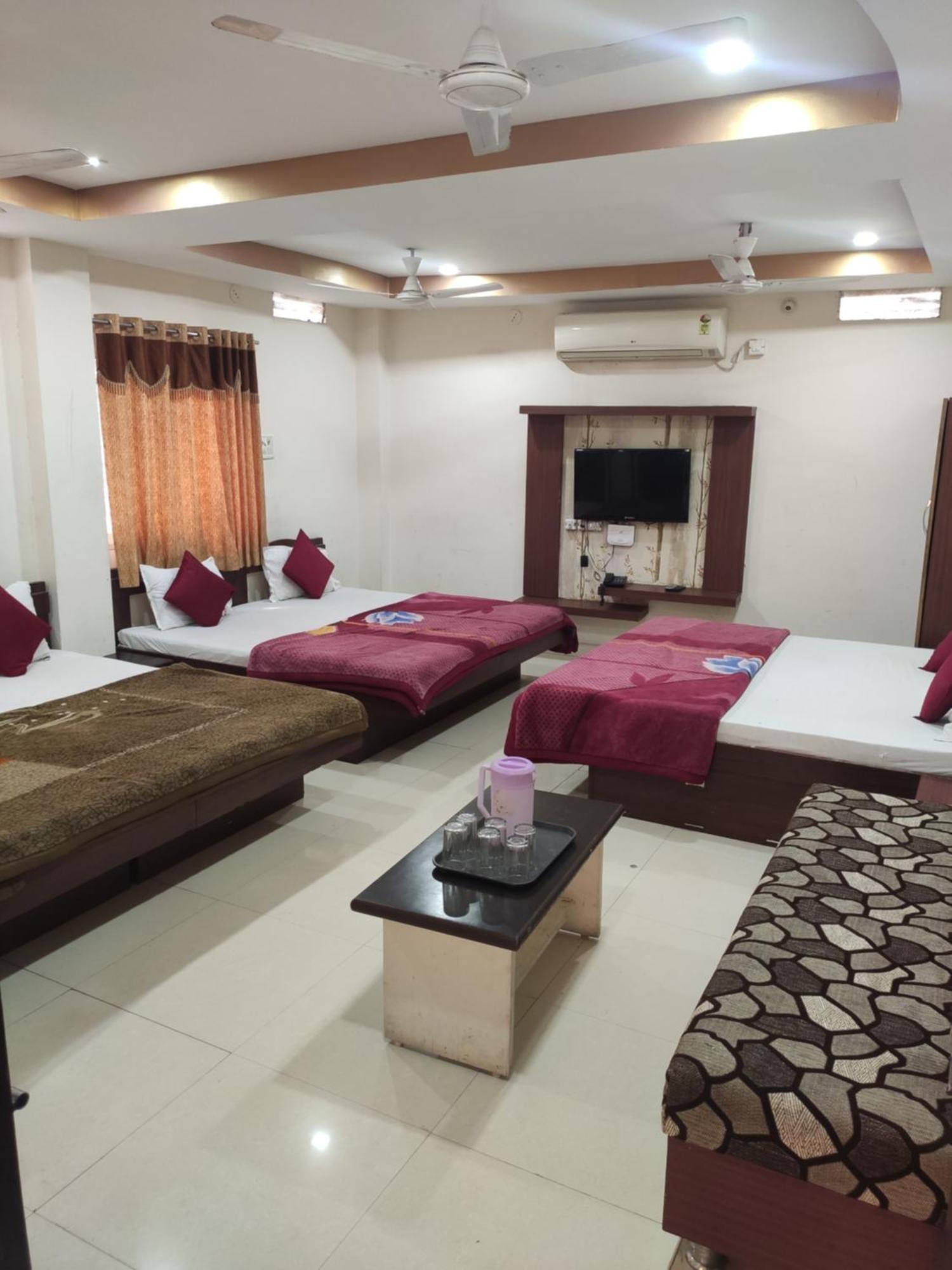 Hotel Vrandavan Palace Near Mahakal Temple Ujjain Εξωτερικό φωτογραφία