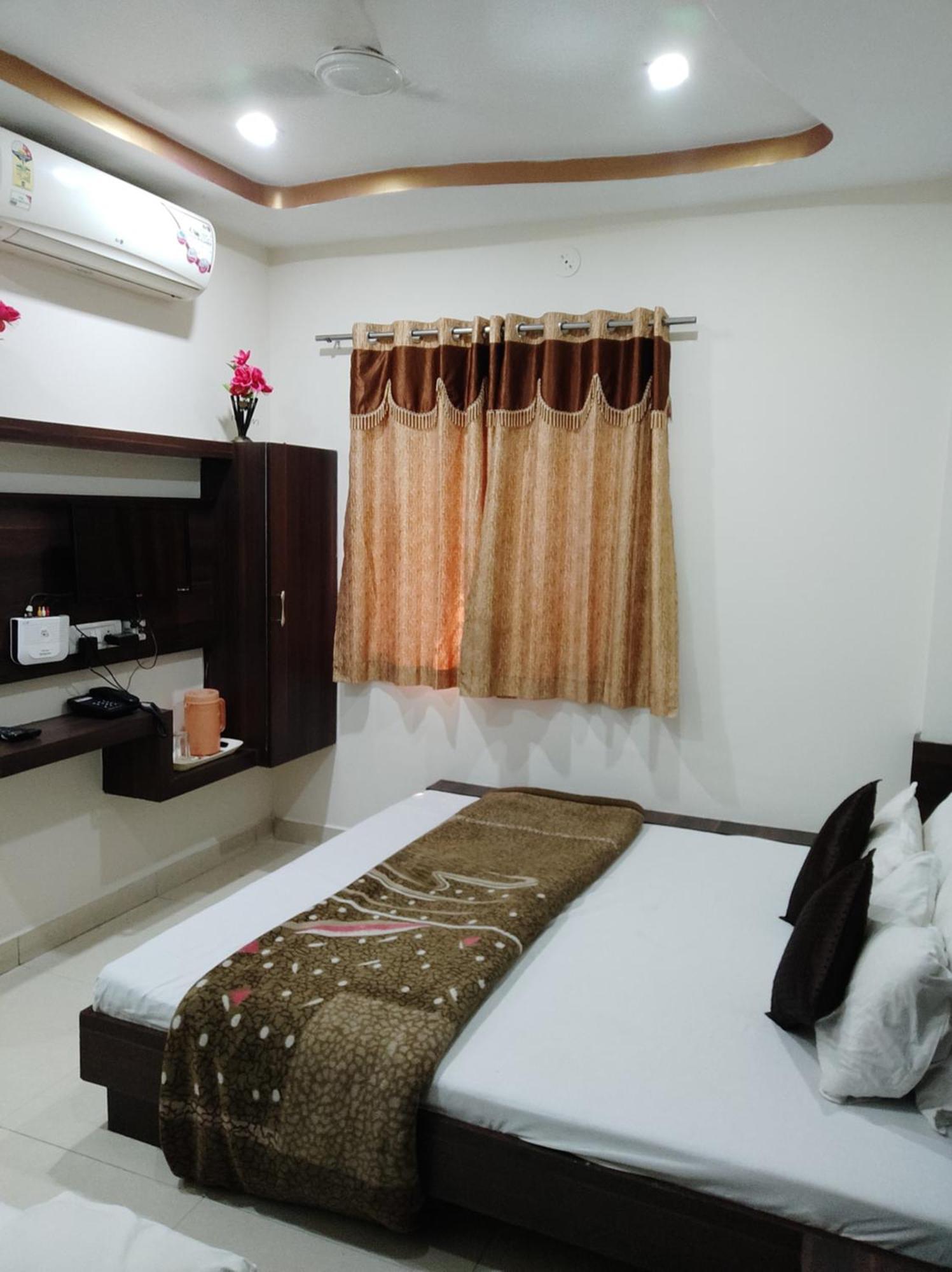 Hotel Vrandavan Palace Near Mahakal Temple Ujjain Εξωτερικό φωτογραφία
