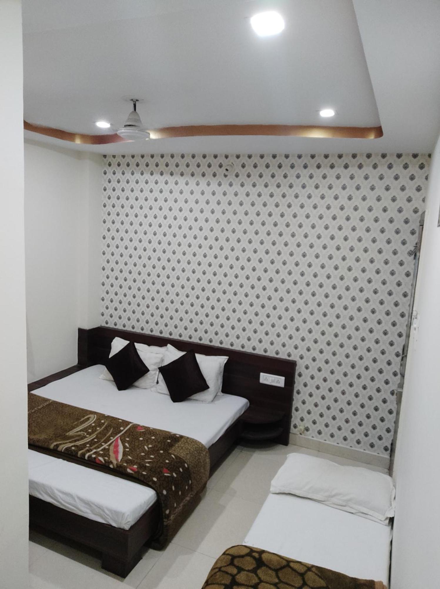 Hotel Vrandavan Palace Near Mahakal Temple Ujjain Εξωτερικό φωτογραφία