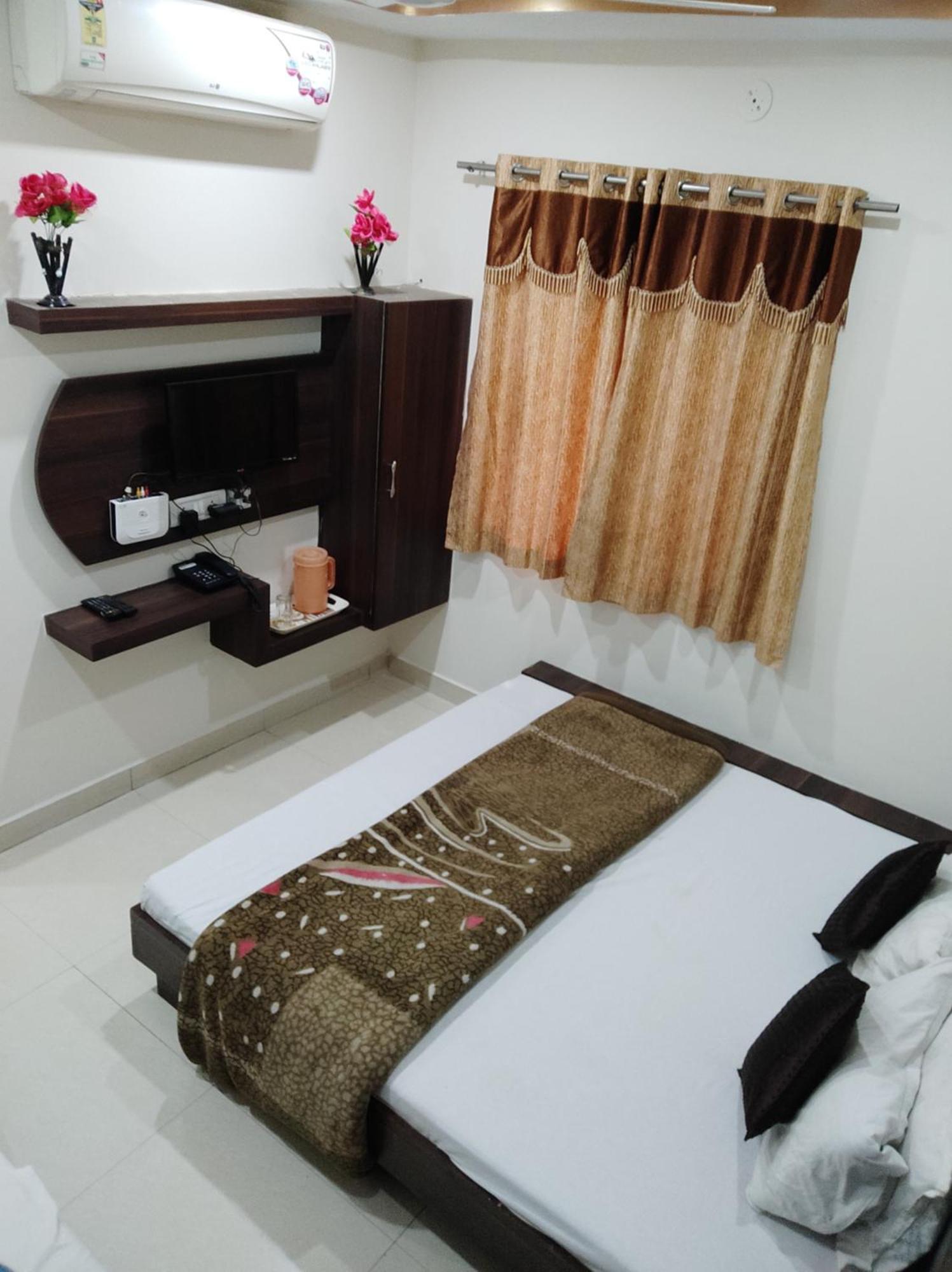 Hotel Vrandavan Palace Near Mahakal Temple Ujjain Εξωτερικό φωτογραφία